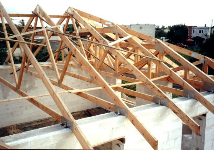 Чем лучше всего крыть крышу деревянного дома?